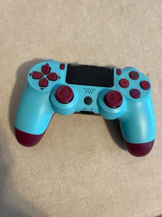 Mando PS4 Negro y el segundo de �regalo �
