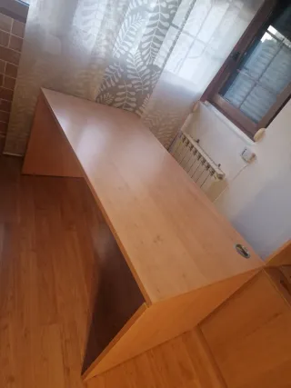 Mesa de oficina de madera