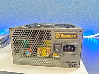 Fuente Enermax Revolution X’t 430W semi-modular 80