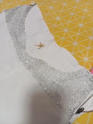 Pantalones vaqueros blancos con pedrería