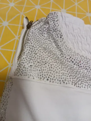 Pantalones vaqueros blancos con pedrería