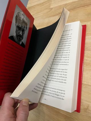 LIBRO "REINA ROJA" DE JUAN GÓMEZ-JURADO