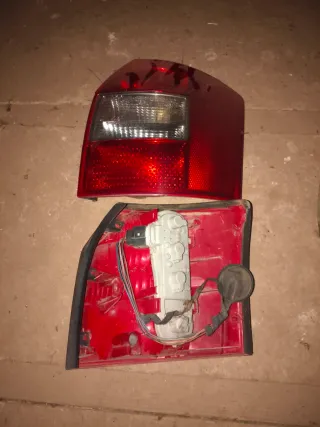 Pilotos traseros coche