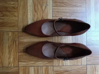 Zapatos nuevos de Lotusse con tacón. Sin estrenar.