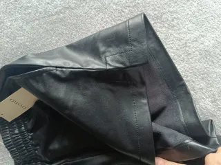 Shorts Oysho efecto piel Talla M