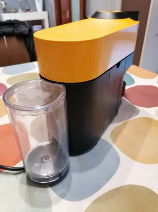 Cafetera Nespresso Vertuo Amarilla