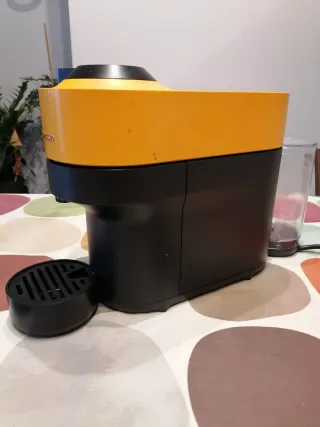 Cafetera Nespresso Vertuo Amarilla