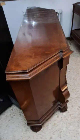 Cómoda bombe antigua de madera