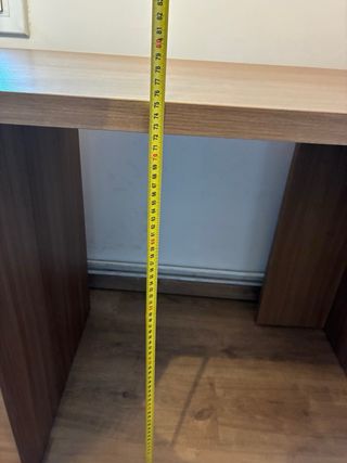 Escritorio de madera robusta