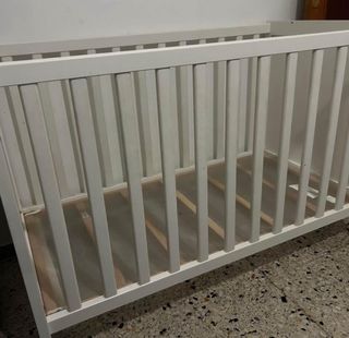 Cuna blanca de madera