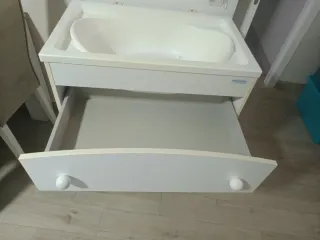 Mueble cambiador con bañera