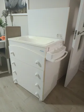 Mueble cambiador con bañera