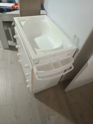 Mueble cambiador con bañera