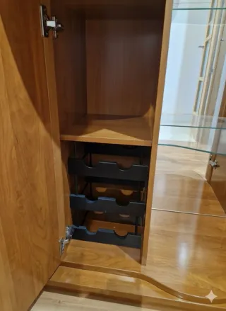 Mueble auxiliar cerezo con vitrina