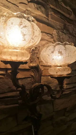 Aplique de pared antiguo dorado y cristal