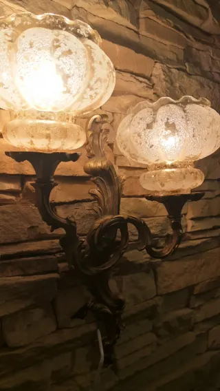 Aplique de pared antiguo dorado y cristal