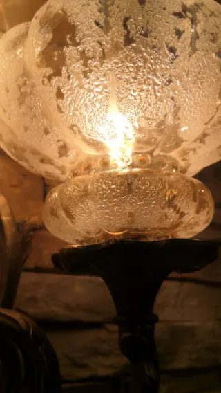 Aplique de pared antiguo dorado y cristal