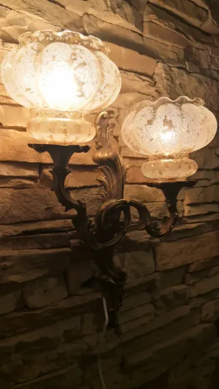 Aplique de pared antiguo dorado y cristal