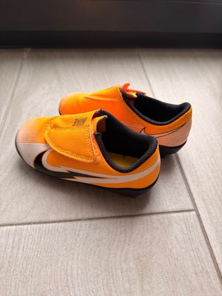 Botas de fútbol Nike Talla 26 Naranja
