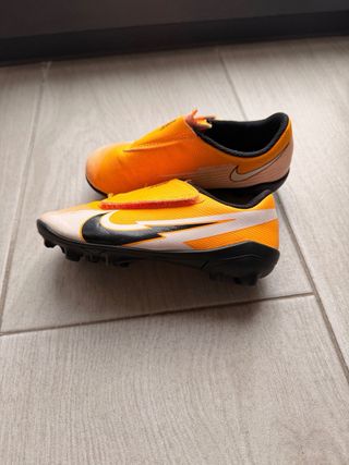 Botas de fútbol Nike Talla 26 Naranja
