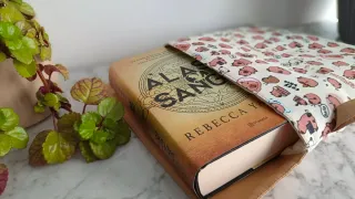 Funda de libros con estampado de capibaras