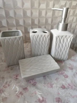 Set 4 pezzi bagno ceramica