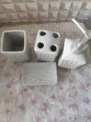 Set 4 pezzi bagno ceramica