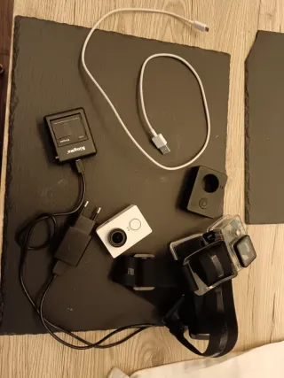 Vendo 3 batterie  Xiaomi + custodia + cavo usb