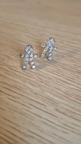 Pendientes figura niño