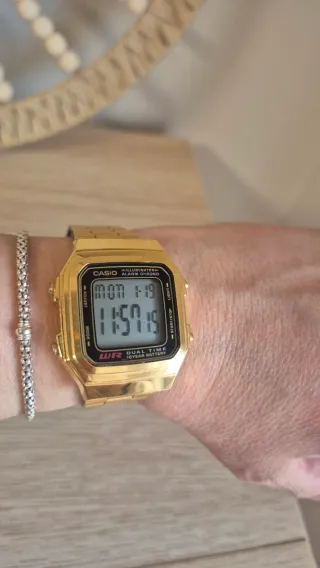 Reloj Casio Dorado Digital WR Dual Time