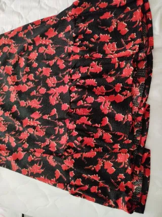 Vestido Zara floral negro y rojo Talla S