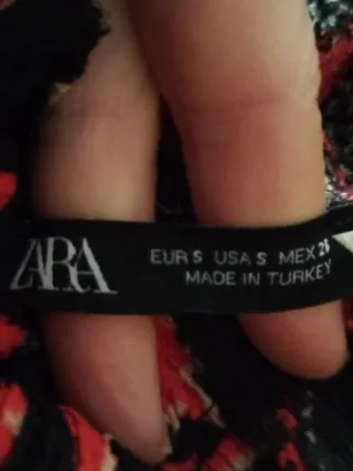 Vestido Zara floral negro y rojo Talla S