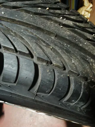 Llanta Mercedes Benz 16 con neumático nuevo