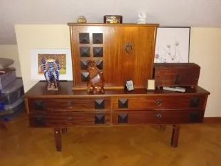 Mueble bajo de madera