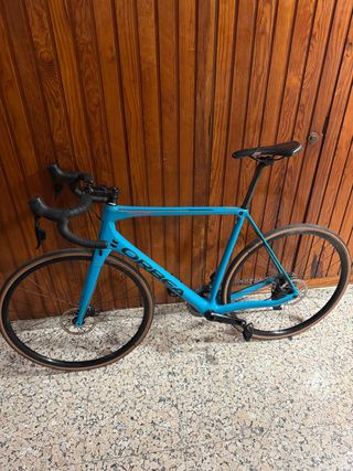 Bicicleta de carretera Orbea azul