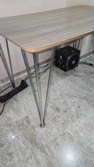 Mesa de diseño madera y metal