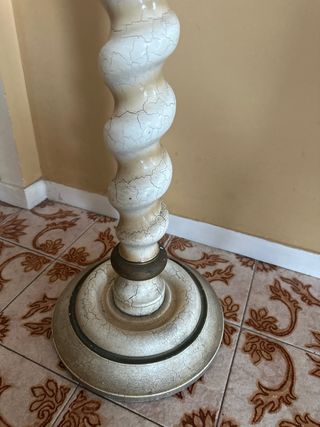 Piantana in legno tortile