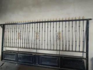 Puerta corredera de forja