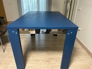 Mesa de salón ampliable azul