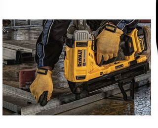 Clavadora Hormigón y Acero Dewalt DCN890N