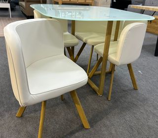 MESA DE CRISTAL TEMPLADO + 4 SILLAS