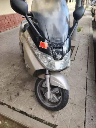 Piaggio X8 125cc Maxiscooter