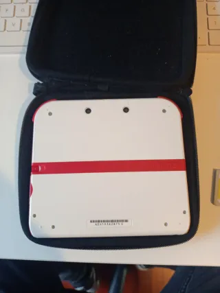 Nintendo 2DS Bianca con Custodia e 3 Giochi