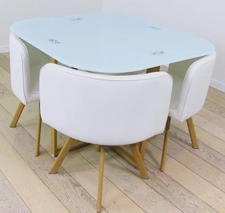 MESA DE CRISTAL TEMPLADO + 4 SILLAS