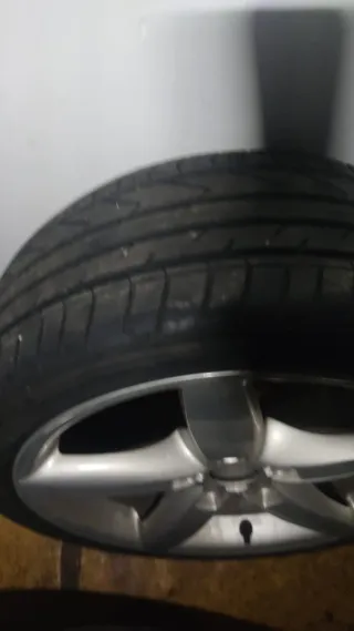 Llantas 18" 5x112 con neumáticos son originales