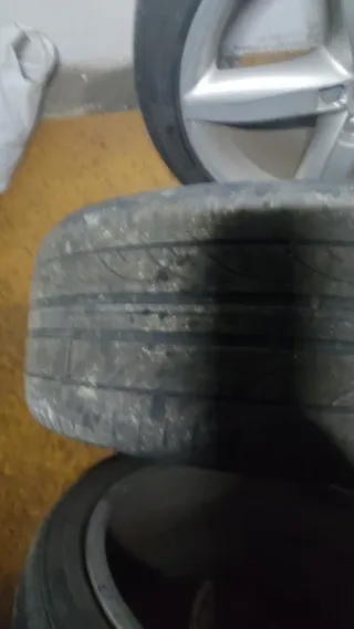 Llantas 18" 5x112 con neumáticos son originales