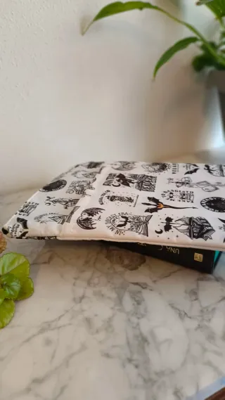 Funda para libros con diseño de fantasía