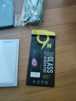 Accesorios Xiaomi Mi 8: Fundas y Protectores