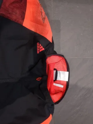Chaqueta Adidas Running Negra y Roja