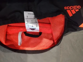 Chaqueta Adidas Running Negra y Roja